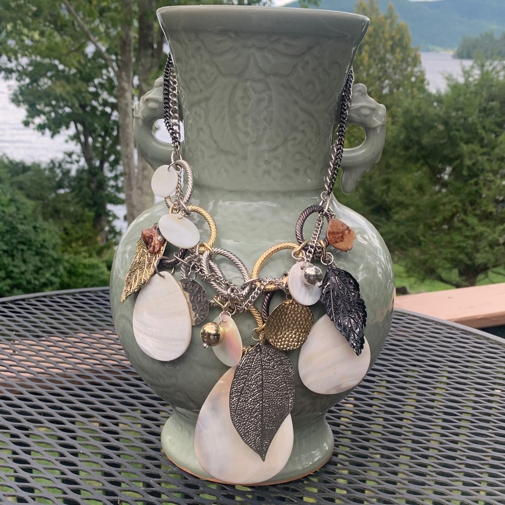 Chic Multi-Leaf Pendant Necklace in Gold and Silver